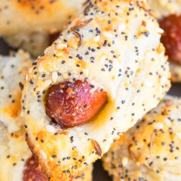 Best easy homemade pigs in a blanket with bagel seasoning- Closeup shot.