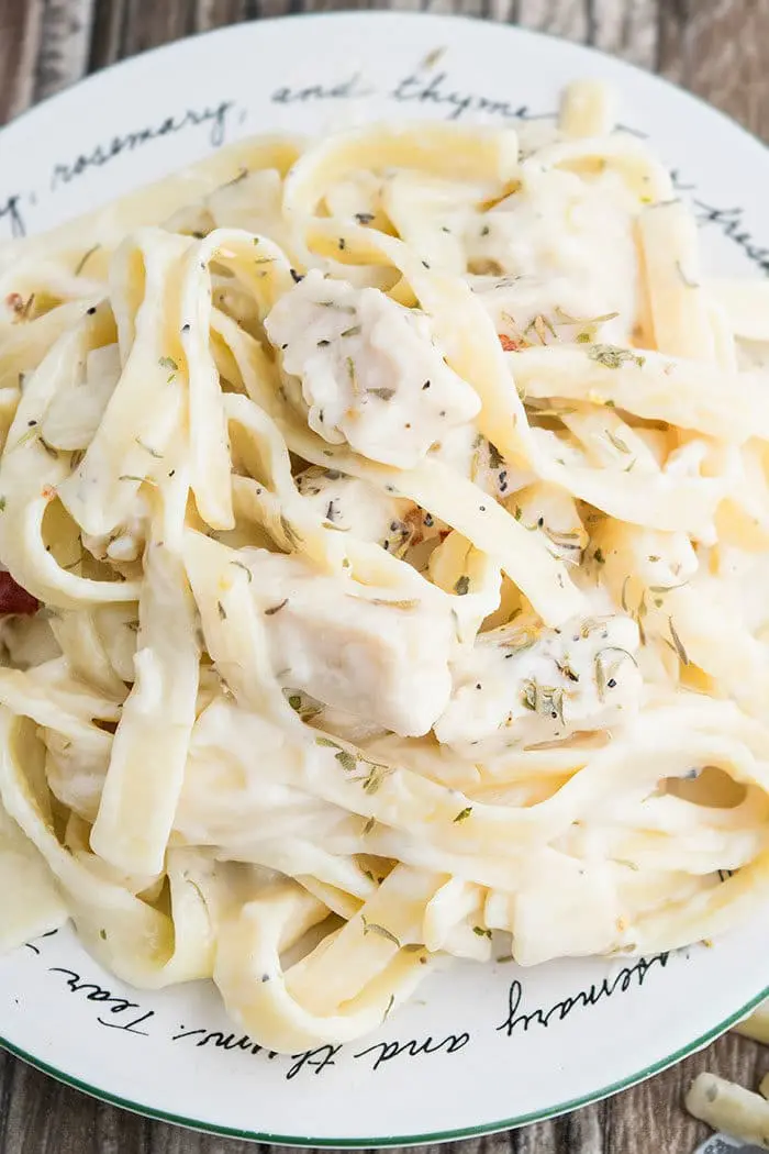 Easy Crockpot Alfredo with Chicken Recipe (Slow Cooker)