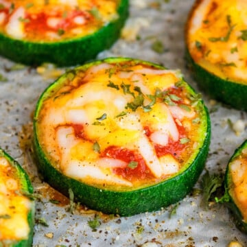 Best easy zucchini pizza on baking tray.