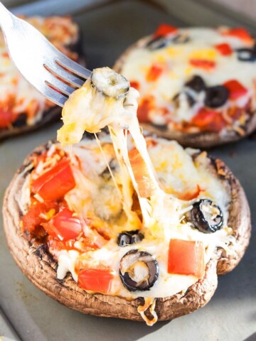 Easy Portobello Mushroom Pizza Recipe (One Pan)