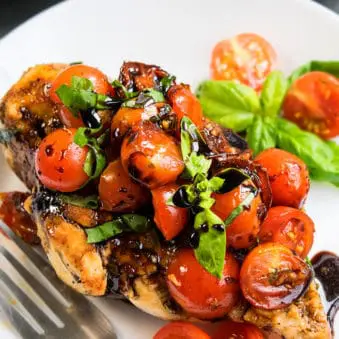 Easy Bruschetta Chicken Recipe (One Pan)