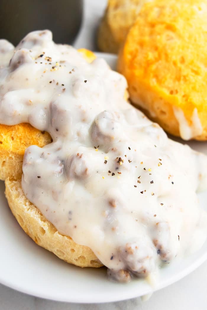 Creamy Peppered White Gravy The Chunky Chef